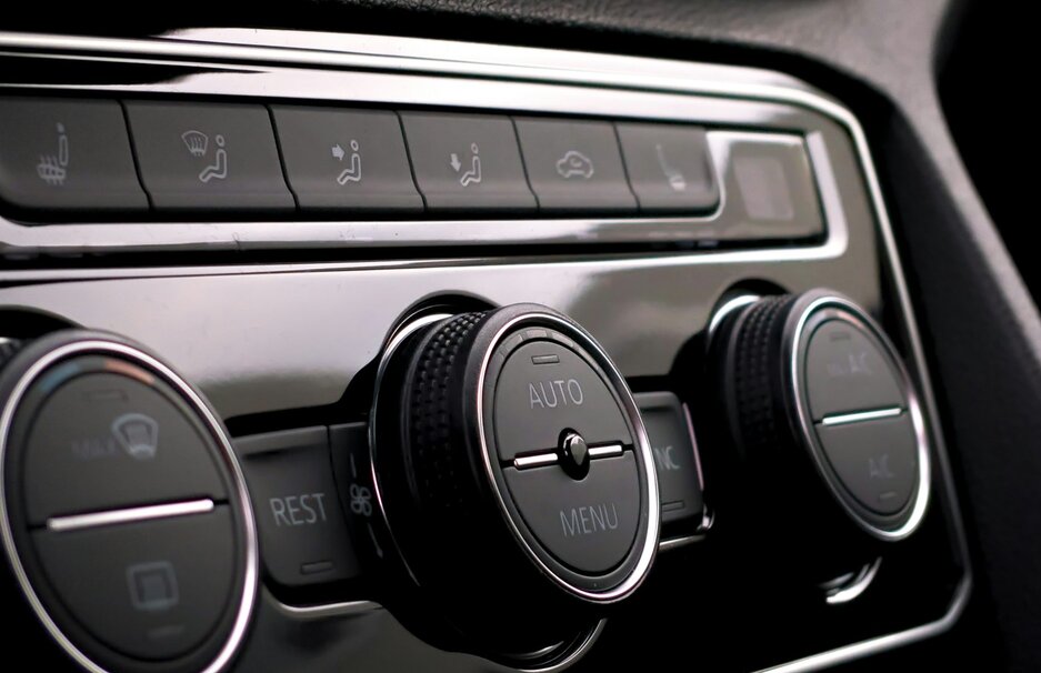 Comparison Between Alpine and Pioneer Car stereo