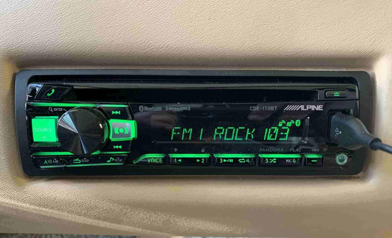 Alpine CDE 172BT CD Receiver 2